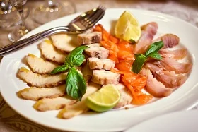Рыбное плато (осетрина, лосось, угорь)