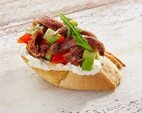 Мини брускетта с анчоусами