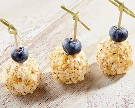 Сырные боллы с голубикой