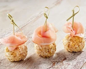 Сырные боллы с пармской ветчиной