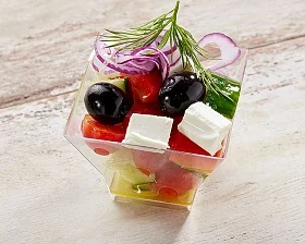 Мини салат с овощами и сыром фета